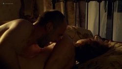 Karolina Gruszka nude bush and butt - Szczęście świata (PL-2016) (8)