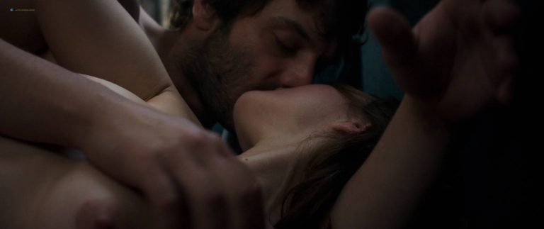 María Valverde nude nipples and sex – Ce qui nous lie (FR-2017) HD 1080p BluRay