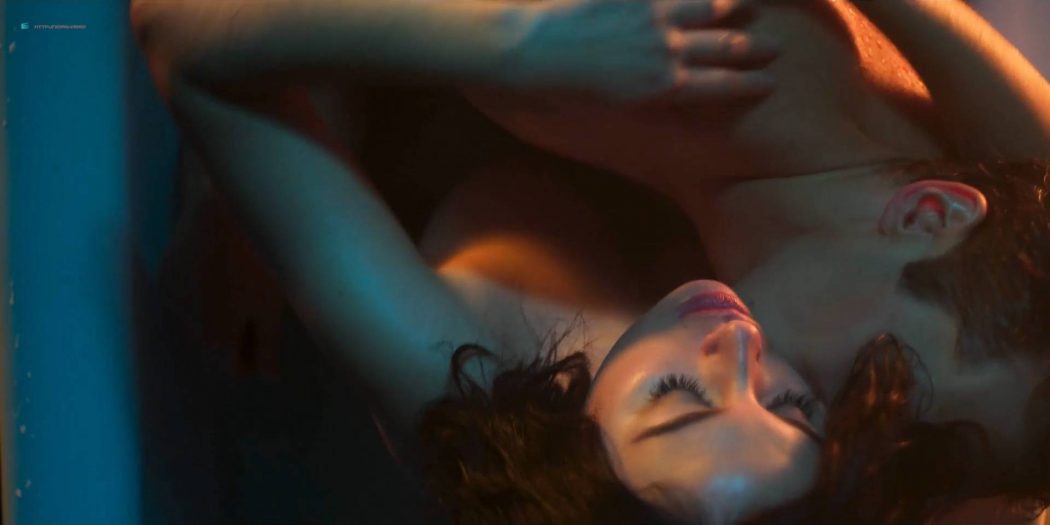 Blanca Suárez nude sex in the bath Ana Polvorosa and Ana Fernández lesbian and threesome - Cable Girls (ES-2017) S1 HD 1080p (7)