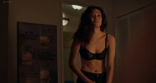 Emmy Rossum hot and sexy in lingerie - Shameless (2017) s08e01 HD 1080p Web (3)