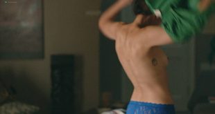 Frankie Shaw nude side boob Samara Weaving hot – Smilf (2017) s1e4 HD 1080p (8)