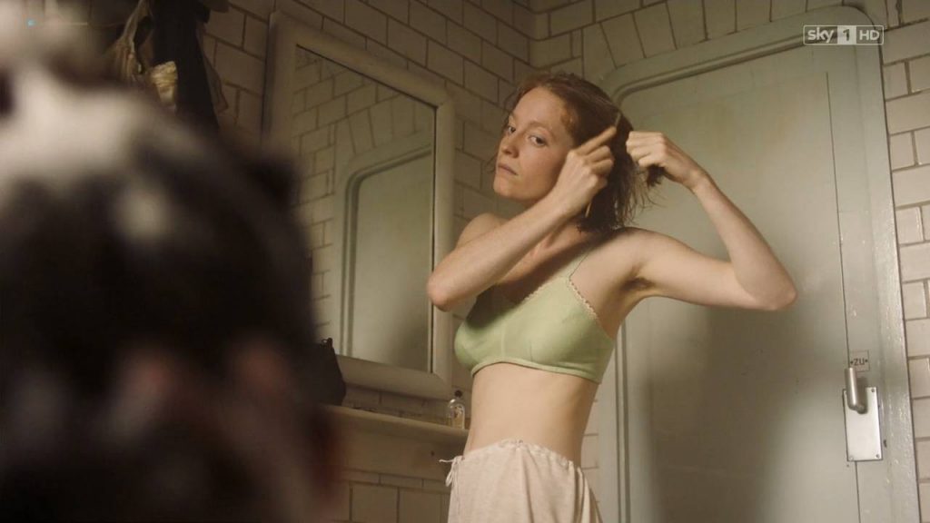 Liv Lisa Fries nude topless Hannah Herzsprung hot Leonie Benesch nude - Babylon Berlin (DE-2017) s2e-1-2 HDTV 720P (9)