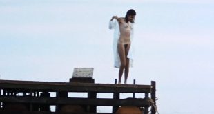 Paula Prentiss nude full frontal Olimpia Carlisi nude topless - Catch-22 (1970) HD 1080p WEB (9)