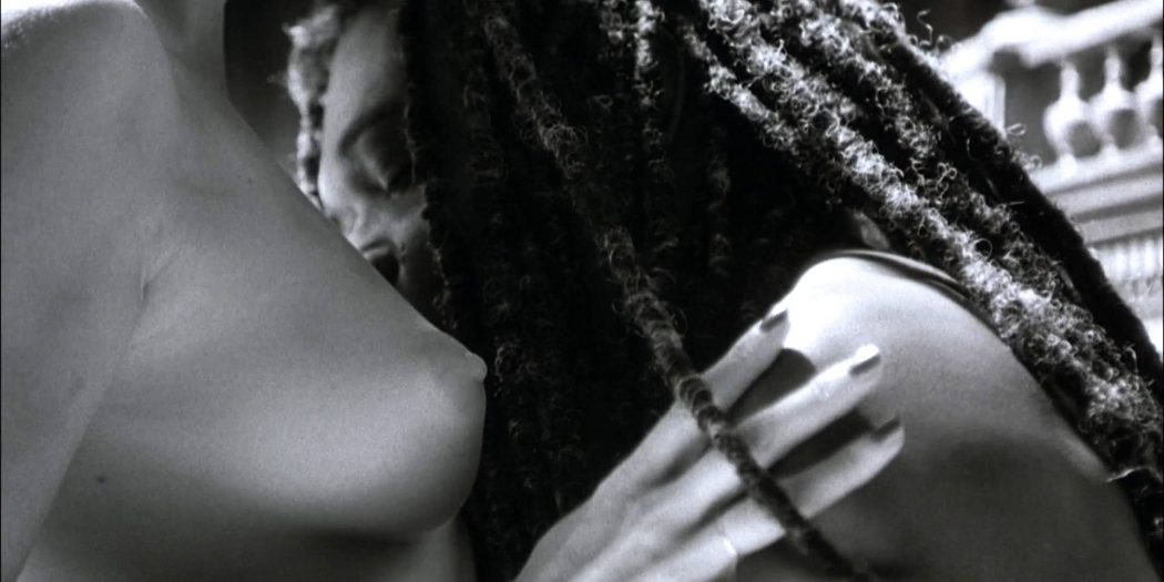 Ann Magnuson nude boobs some sex and Tamara Tunie nude side boob - The Caveman's Valentine (2001) HD 1080p (8)