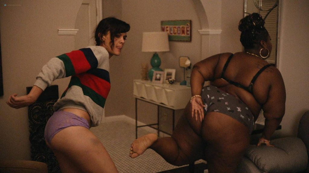Frankie Shaw hot in lingerie and Raven Goodwin lingerie too - Smilf (2017) s1e5 HD 1080 Web (9)
