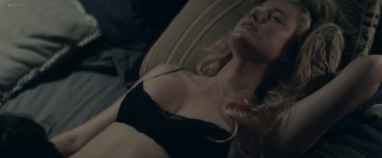 Jennifer Garner hot bra undies Maika Monroe hot some sex in The Tribes of Palos Verdes (2017) HD 1080p