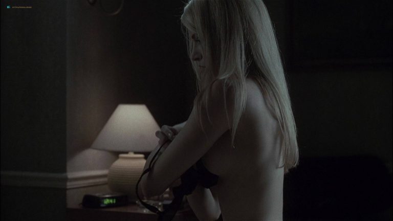 Lori Heuring nude in True Blue (2001)
