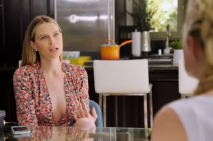 Sara Foster hot and sexy with Erin Foster, Kate Upton - Barely Famous (2017) s2e5-6 HD 720p (3)