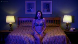 Robin Tunney nude brief boobs in hot sex scene - Looking Glass (2018) HD 720p (4)