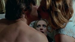 Analía Gadé nude butt and sex Rosanna Yanni topless sex threesome - El ojo del huracán (SP-1971) (2)