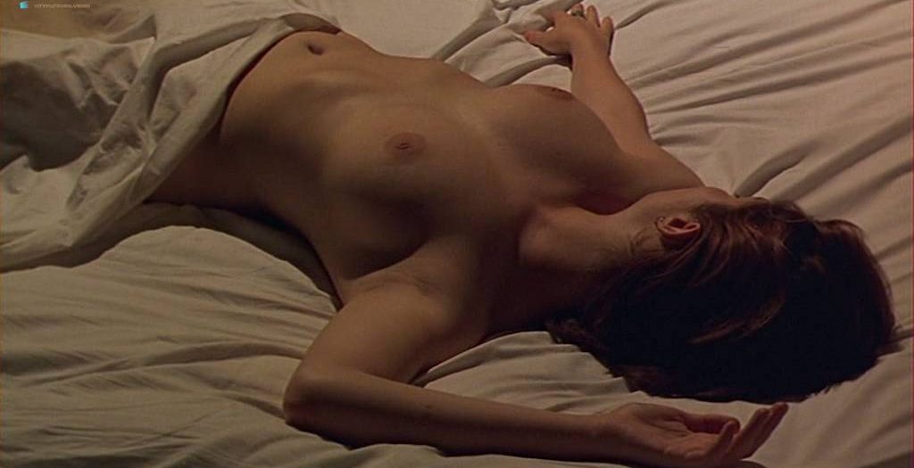 Chiara Mastroianni nude topless and sex other nude bush - N'oublie pas que tu vas mourir (FR-1995) (2)