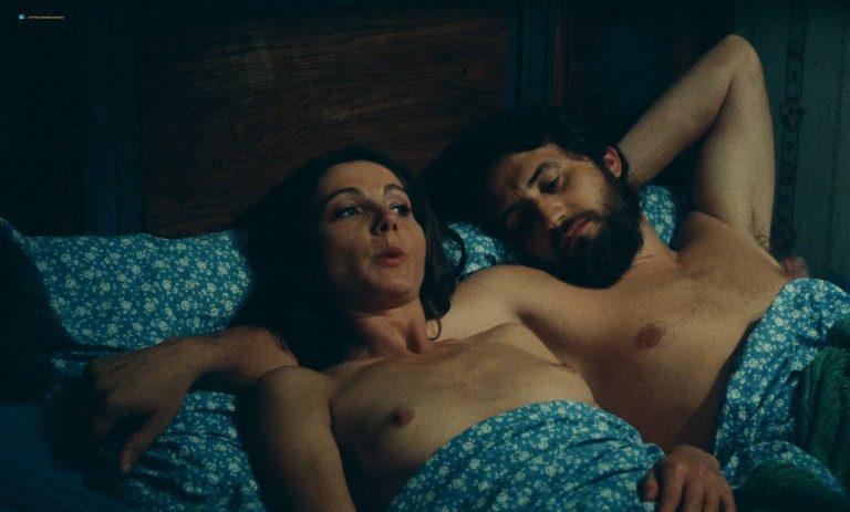 Thérèse Liotard nude topless and Valérie Mairesse nude full frontal in L’ une chante, l’autre pas (FR-1977) HD 1080p