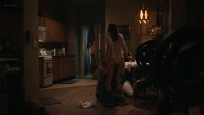Ella Purnell hot butt Caitlin Fitzgerald sexy bra - Sweetbitter (2018) s1e3 HD 1080p (3)