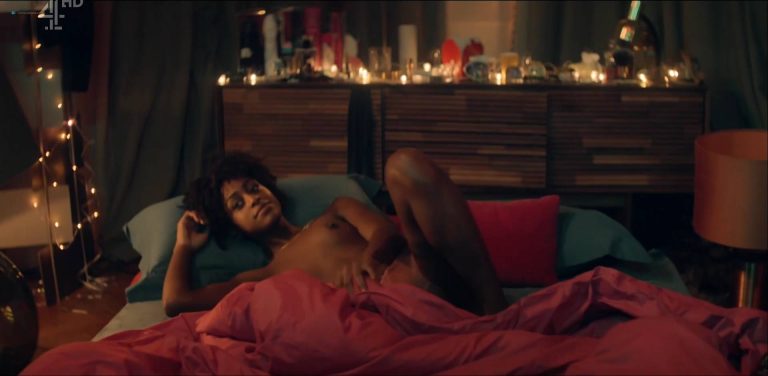 Simona Brown nude topless and Tallulah Haddon nude too – Kiss Me First (2018) s1-e1-6 HD 1080p