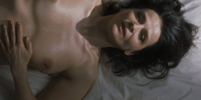 Juliette Binoche nude and sex - Un beau soleil intérieur (FR-2017) HD 1080p (10)