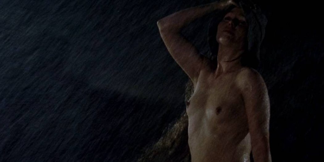 Tara Fitzgerald nude topless Rose Byrne and Romola Garai hot - I Capture the Castle (UK-2003) HD 720p web (12)