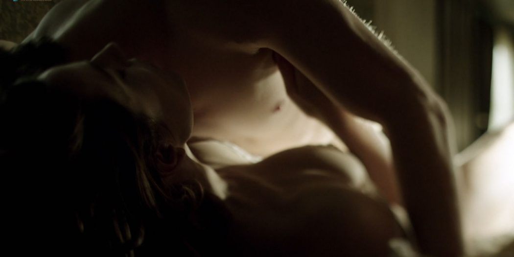 Antje Traue nude toples in one sex scene - Weinberg (DE-2015) s1e1 HD720p (3)
