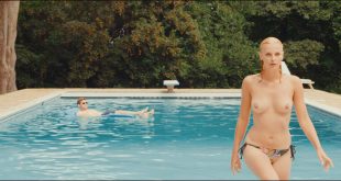 Chloe Heaver nude topless Kacey Clarke, Amrita Acharia hot and sexy - Welcome to Curiosity (UK-2018) HD 1080p Web (14)