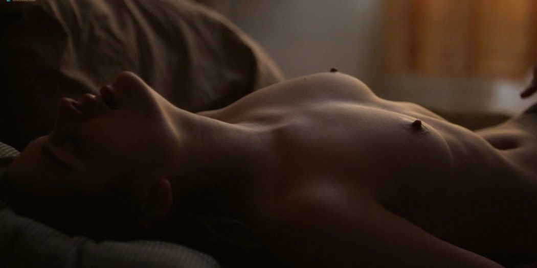 Louise Grinberg nude topless in sex scene - La prière (FR-2018) HD 1080p BluRay (5)