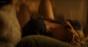 Elizabeth Lail hot some sex and sexy masturbating - You (2018) s1e1 720p (5)