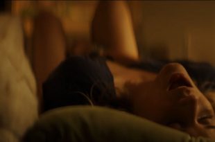 Elizabeth Lail hot some sex and sexy masturbating - You (2018) s1e1 720p (5)