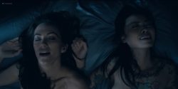 Kate Siegel nude nipple Levy Tran and Victoria Pedretti hot and sexy - The Haunting Of Hill House (2018) S1 HD1080p (12)