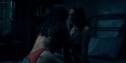 Kate Siegel nude nipple Levy Tran and Victoria Pedretti hot and sexy - The Haunting Of Hill House (2018) S1 HD1080p (6)