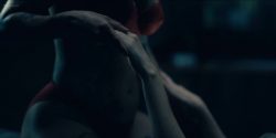 Kate Siegel nude nipple Levy Tran and Victoria Pedretti hot and sexy - The Haunting Of Hill House (2018) S1 HD1080p (5)
