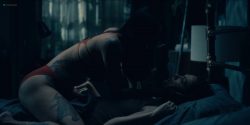 Kate Siegel nude nipple Levy Tran and Victoria Pedretti hot and sexy - The Haunting Of Hill House (2018) S1 HD1080p (4)