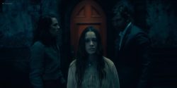 Kate Siegel nude nipple Levy Tran and Victoria Pedretti hot and sexy - The Haunting Of Hill House (2018) S1 HD1080p (2)