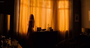 Toni Collette nude brief topless - Wanderlust (2018) s1e6 HDTV 1080p (2)