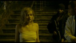 Chloé Petit nude topless - Transferts (2017) s1e4 HD 720p (2)