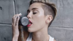 Miley Cyrus nude topless and butt - Wrecking Ball (2013) Outtakes HD 1080p (16)