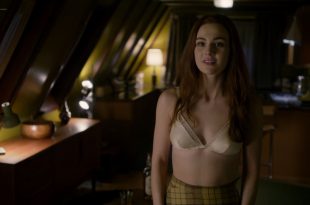 Sophie Skelton hot in bra and sexy - Outlander (2018) s04e03 HD1080p (7)
