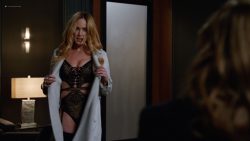 Caity Lotz hot and sexy in lingerie - DC's Legends of Tomorrow (2018) s4e6 HD 1080p (9)