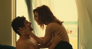 Miriam Leone nude side boob - Metti la nonna in freezer (2018) HD 1080p Web (5)