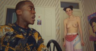 Tanya Reynolds nude topless Gillian Anderson hot - Sex Education (2018) s1e3 HD 1080p (5)