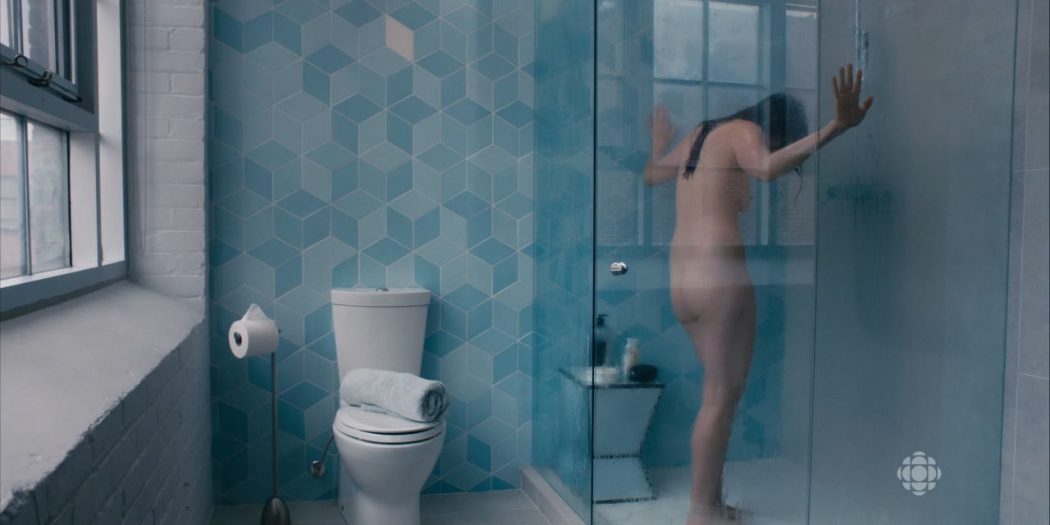 Catherine Reitman nude topless and butt in the shower - Workin Moms s01e12 (2017) (3)