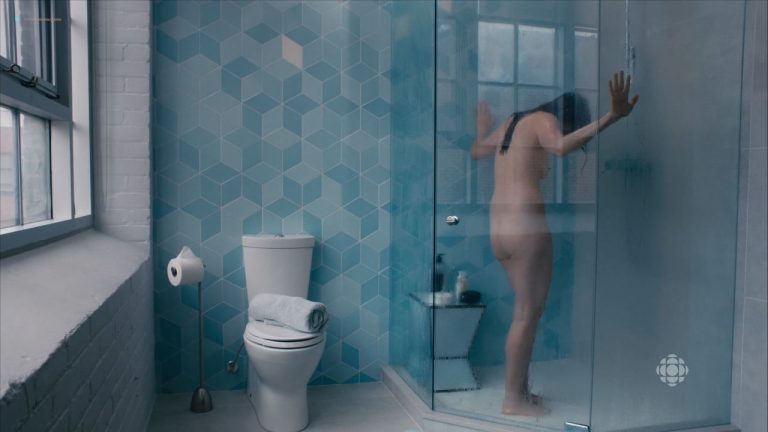 Catherine Reitman nude topless and butt in the shower – Workin Moms s01e12 (2017) HD 1080p
