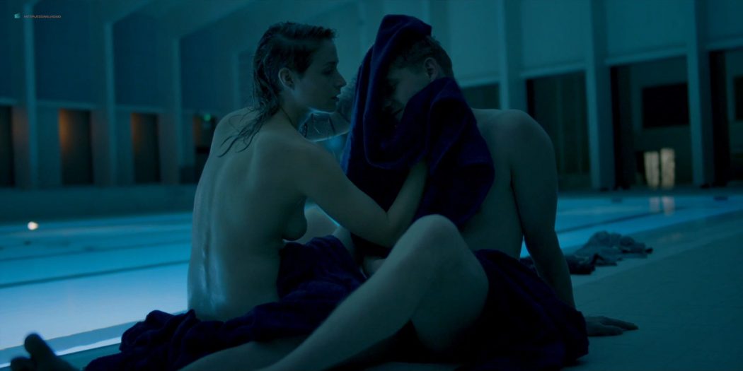 Niamh Algar nude topless - MotherFatherSon (2019) s1e7 HD 1080p (7)