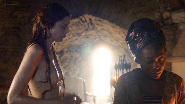 Charlotte Hope nude topless and butt in the tub - The Spanish Princess (2019) s1e1 HD 1080p Web (3)