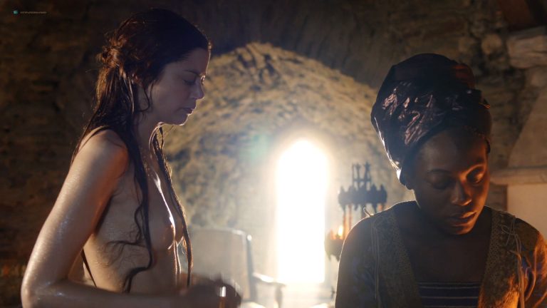 Charlotte Hope nude topless and butt in the tub – The Spanish Princess (2019) s1e1 HD 1080p Web
