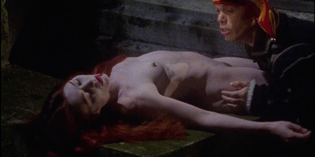 Sandrine Thoquet nude full frontal Magalie Aguado and others nude bush - La fiancée de Dracula (2002) HD 1080p (12)