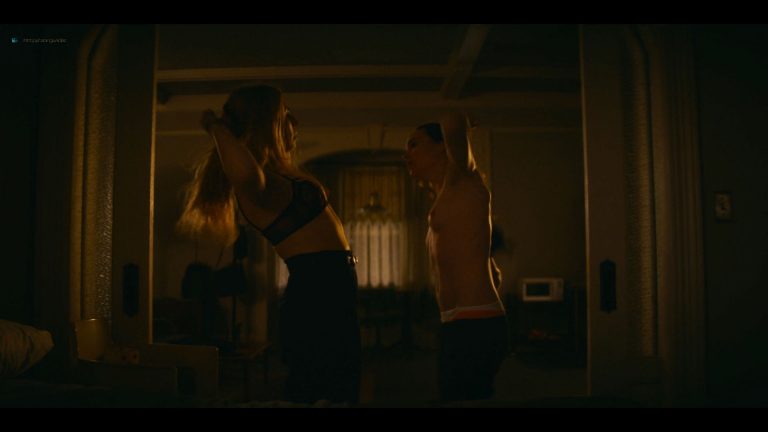 Ellen Page nude sex with Zosia Mamet – Tales Of The City (2019) s1e4-5 HD 1080p