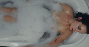 Maria Debska nude in the tub - Zabawa, zabawa (PL-2018) HD 1080p BluRay (4)