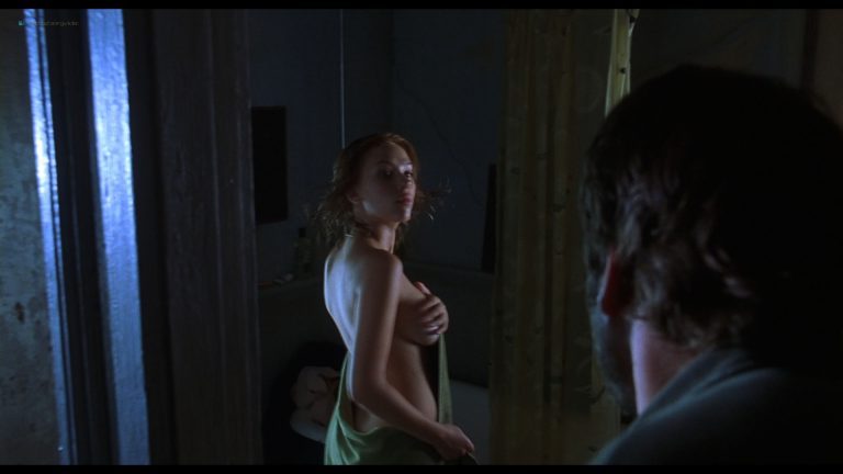 Scarlett Johansson sexy side boob – A Love Song for Bobby Long (2004) HD 1080p BluRay