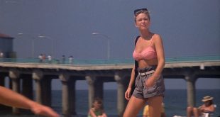 Courtney Thorne-Smith hot and sexy Harley Jane Kozak nipples and sex - Side Out (1990) HD 1080p Web (7)