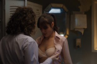 Ella Purnell hot and Sadie Scott sexy lingerie - Sweetbitter (2019) s2e5 HD 1080p (8)