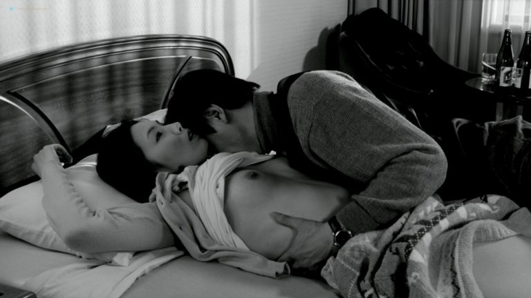 Lee Eun-ju nude topless and sex in Virgin Stripped Bare by Her Bachelors (KR-2000) HD 720p BluRay