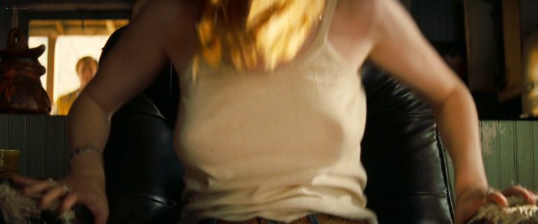 Dakota Fanning bouncing boobs Margot Robbie sexy – Once Upon a Time … in Hollywood (2019) 1080p Web